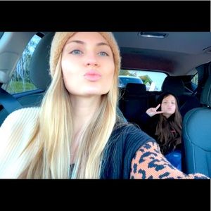 Meet your Posher, Aurora